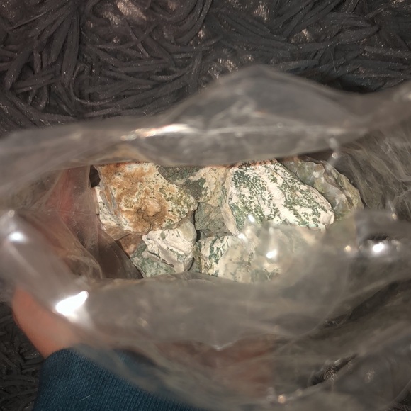 Rough chips Tree agate, made in India, 19-25mm - Picture 2 of 3